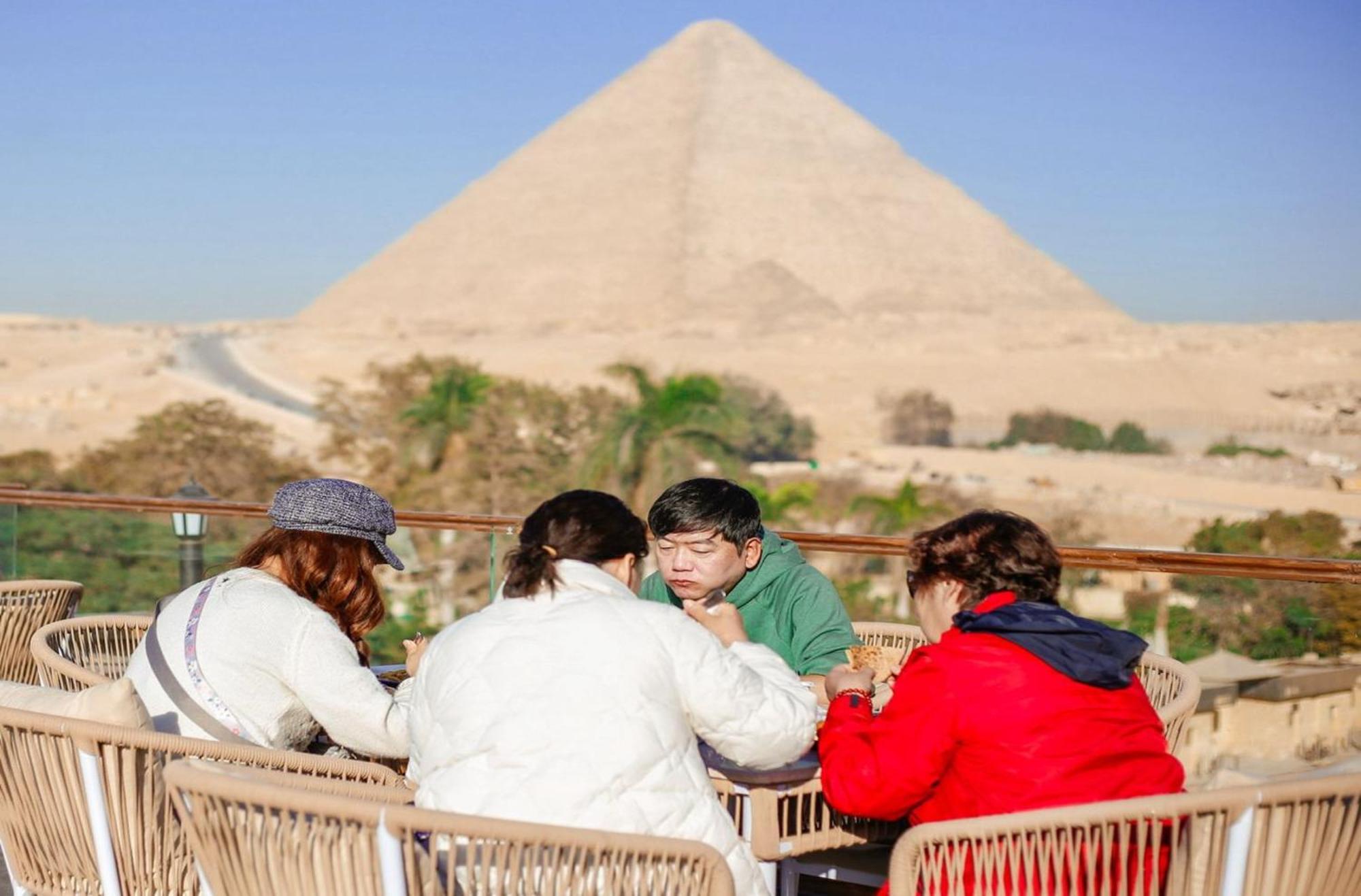 Tree Lounge Pyramids View Inn , Sphinx Giza Kafrat al Jabal Exterior photo