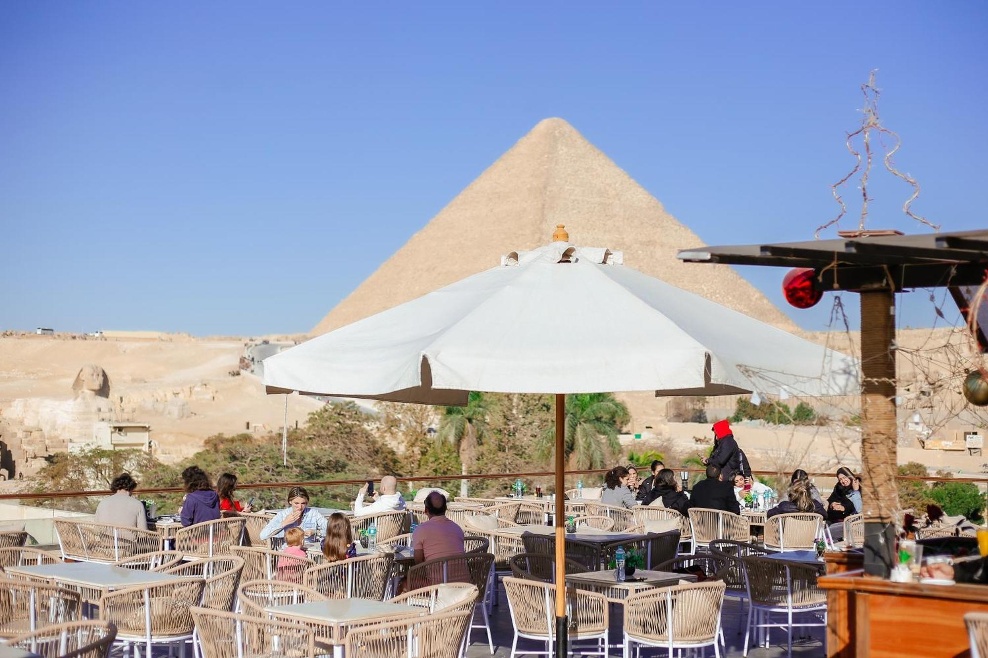 Tree Lounge Pyramids View Inn , Sphinx Giza Kafrat al Jabal Exterior photo
