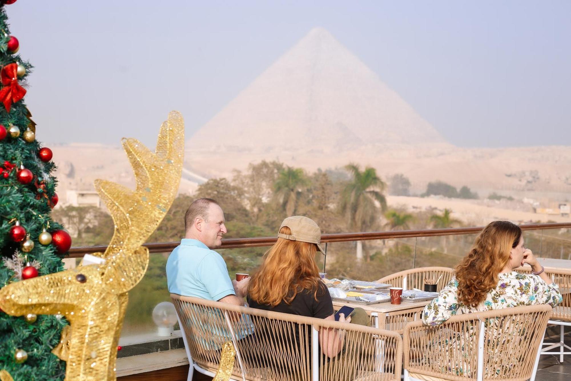 Tree Lounge Pyramids View Inn , Sphinx Giza Kafrat al Jabal Exterior photo