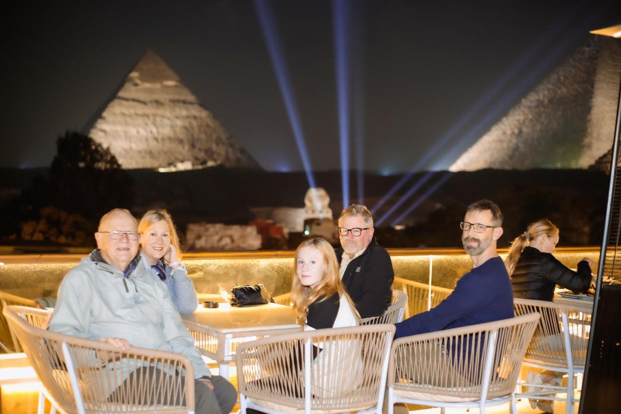 Tree Lounge Pyramids View Inn , Sphinx Giza Kafrat al Jabal Exterior photo