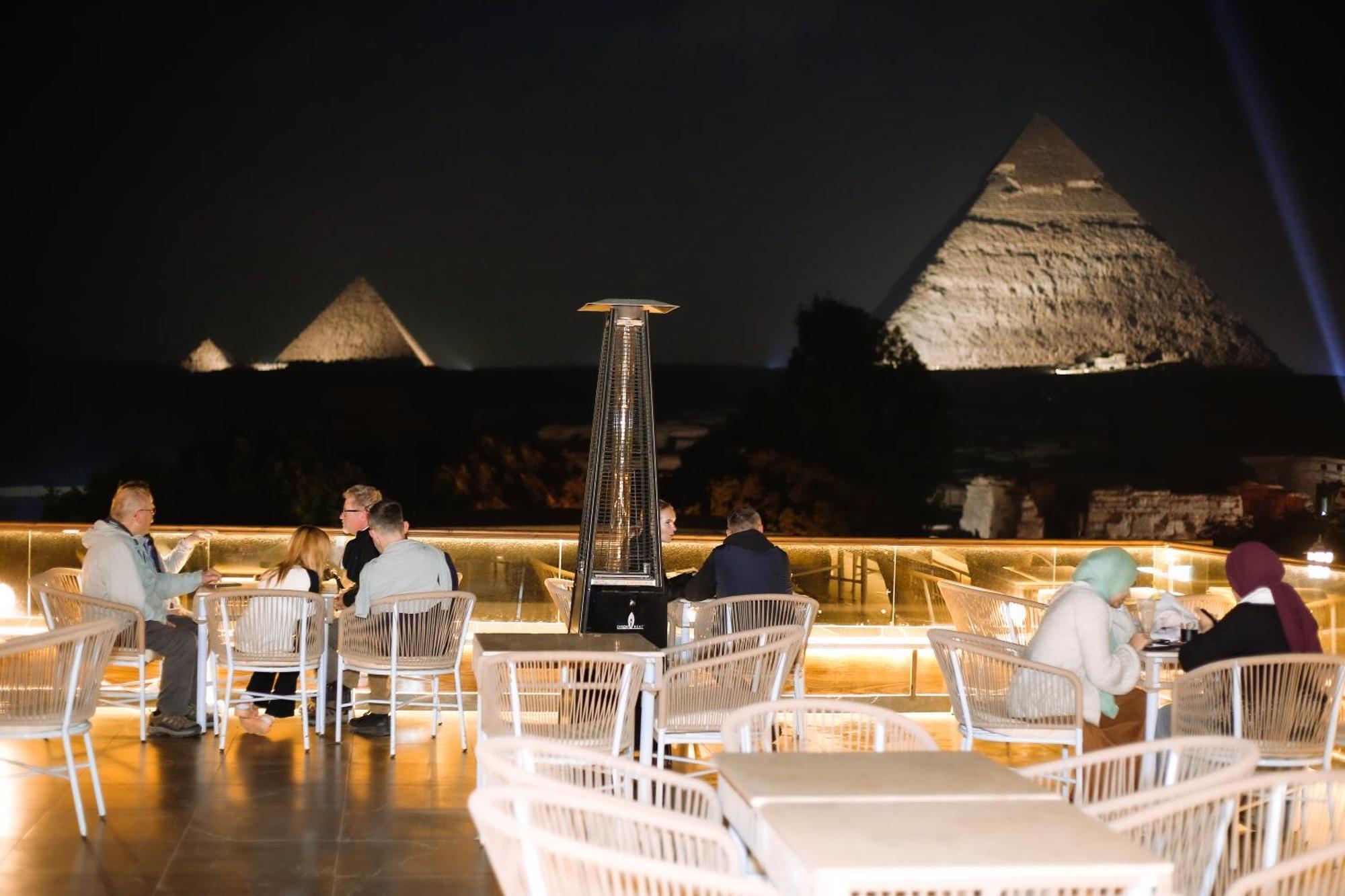 Tree Lounge Pyramids View Inn , Sphinx Giza Kafrat al Jabal Exterior photo