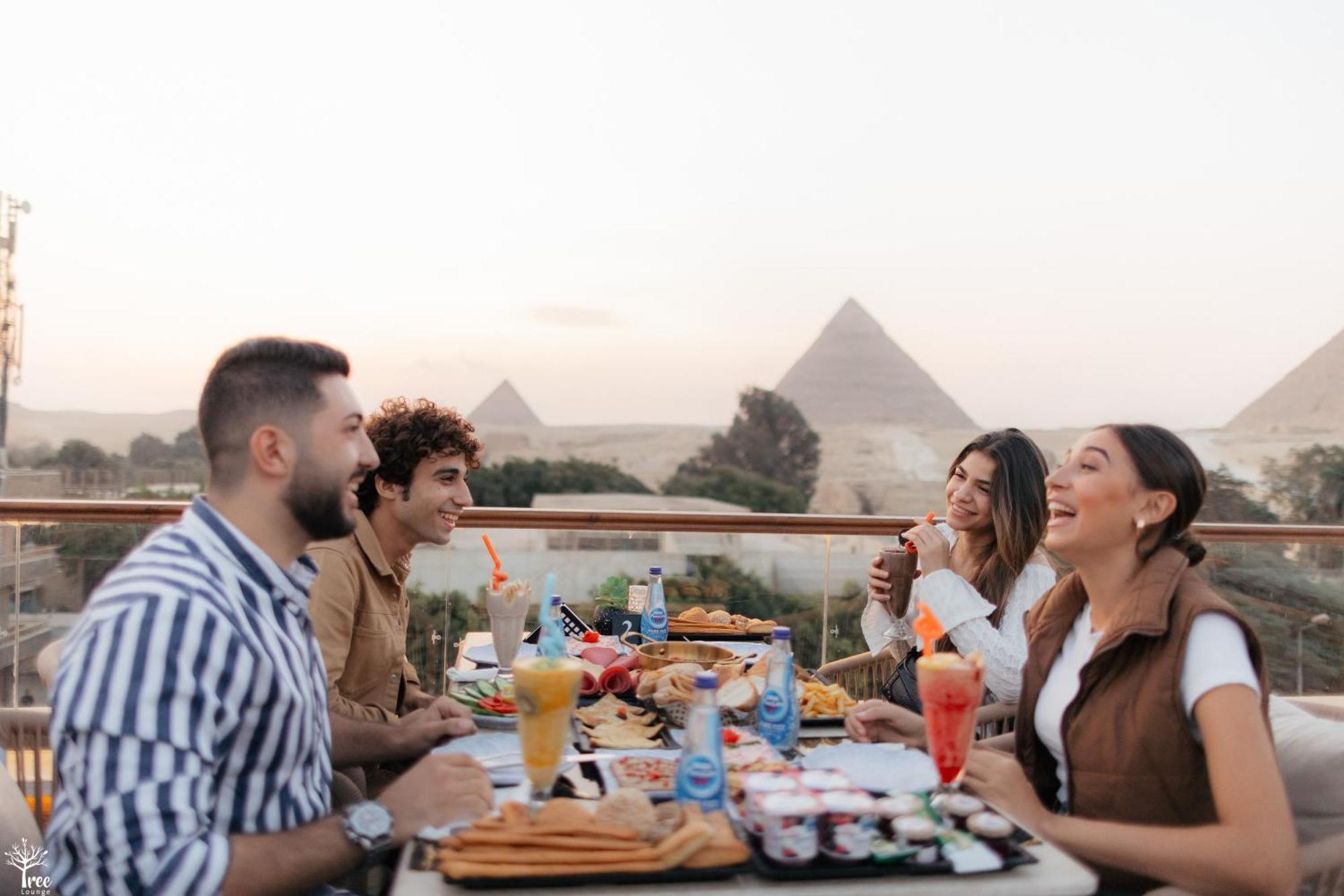 Tree Lounge Pyramids View Inn , Sphinx Giza Kafrat al Jabal Exterior photo