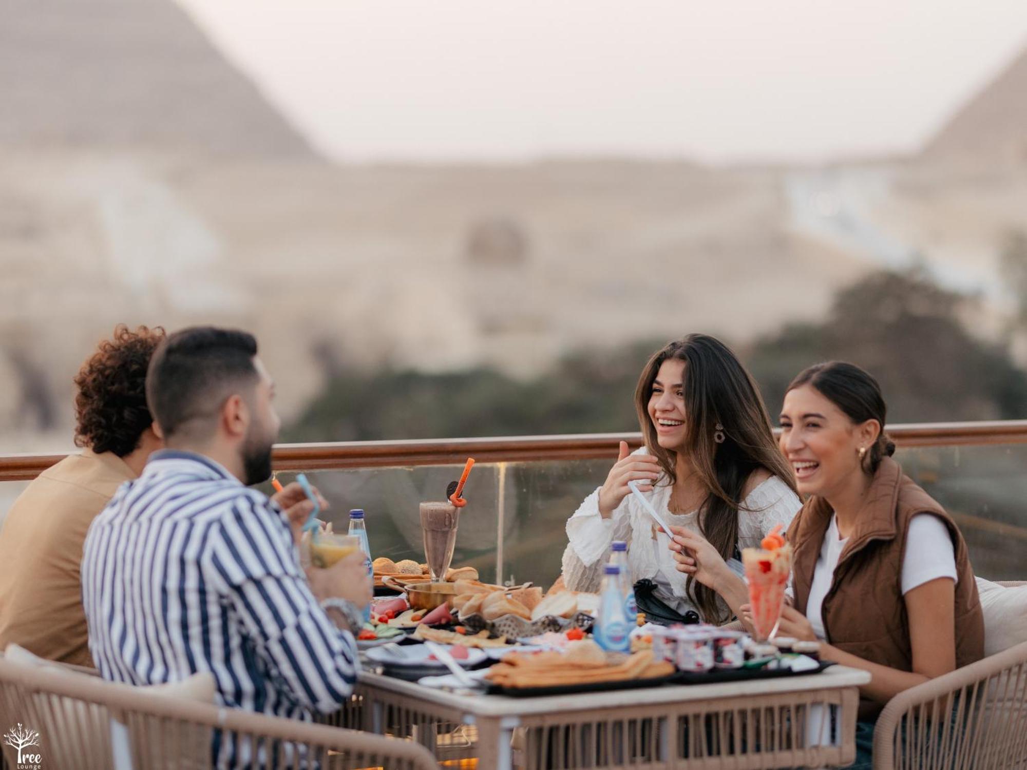 Tree Lounge Pyramids View Inn , Sphinx Giza Kafrat al Jabal Exterior photo