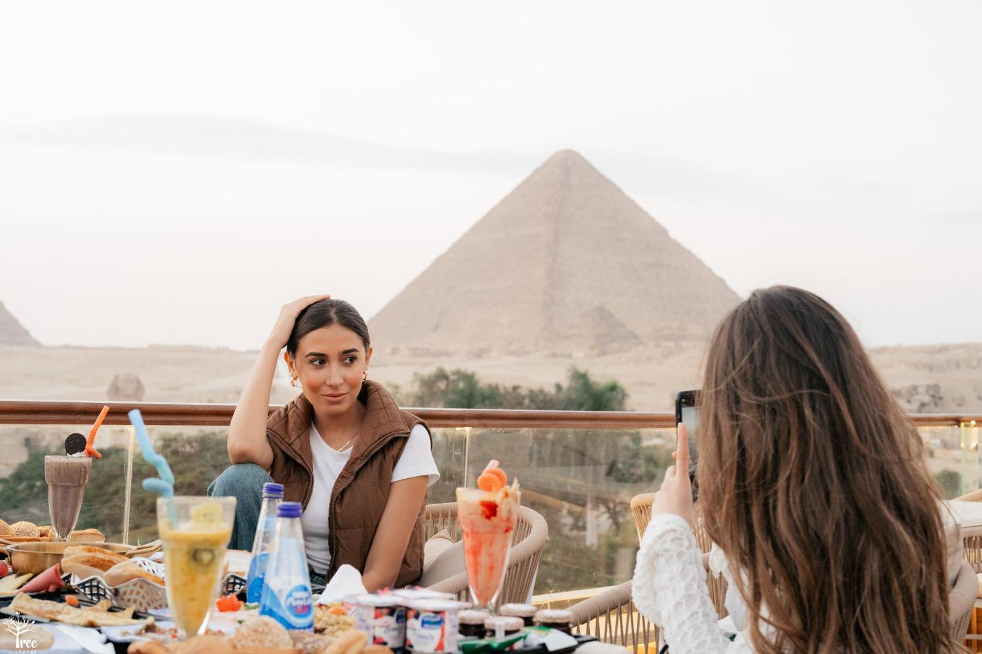Tree Lounge Pyramids View Inn , Sphinx Giza Kafrat al Jabal Exterior photo