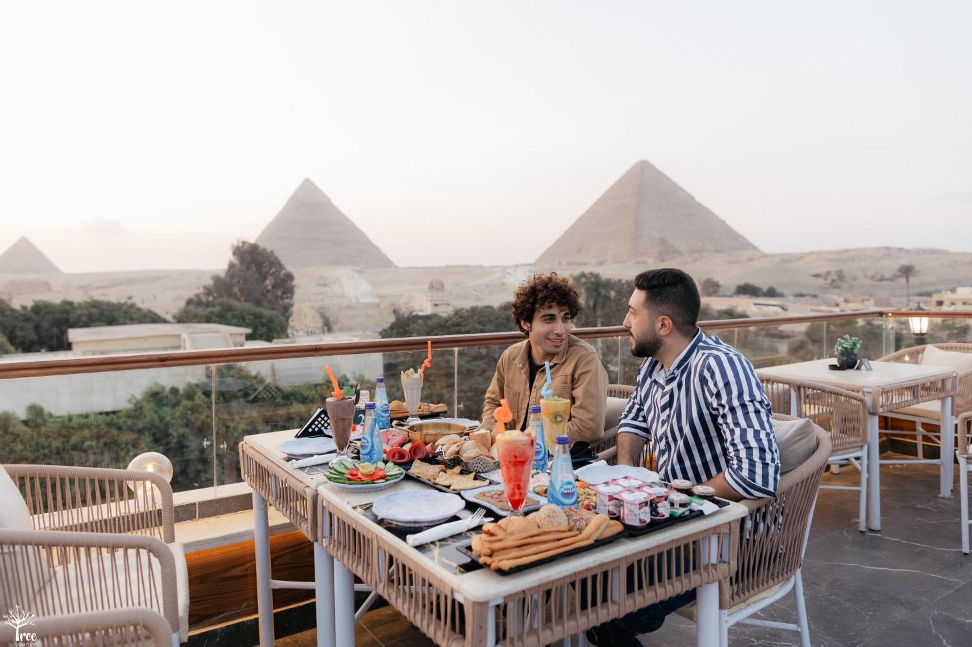 Tree Lounge Pyramids View Inn , Sphinx Giza Kafrat al Jabal Exterior photo