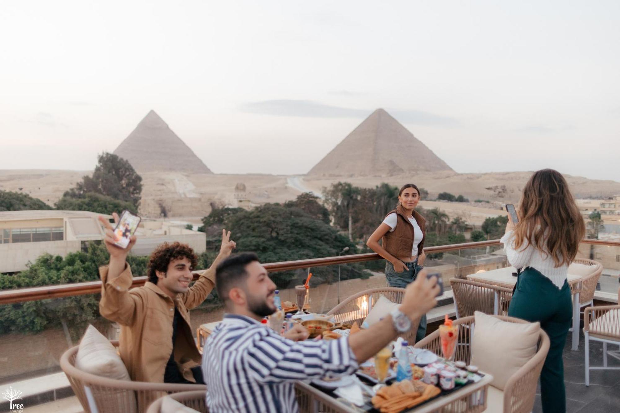 Tree Lounge Pyramids View Inn , Sphinx Giza Kafrat al Jabal Exterior photo