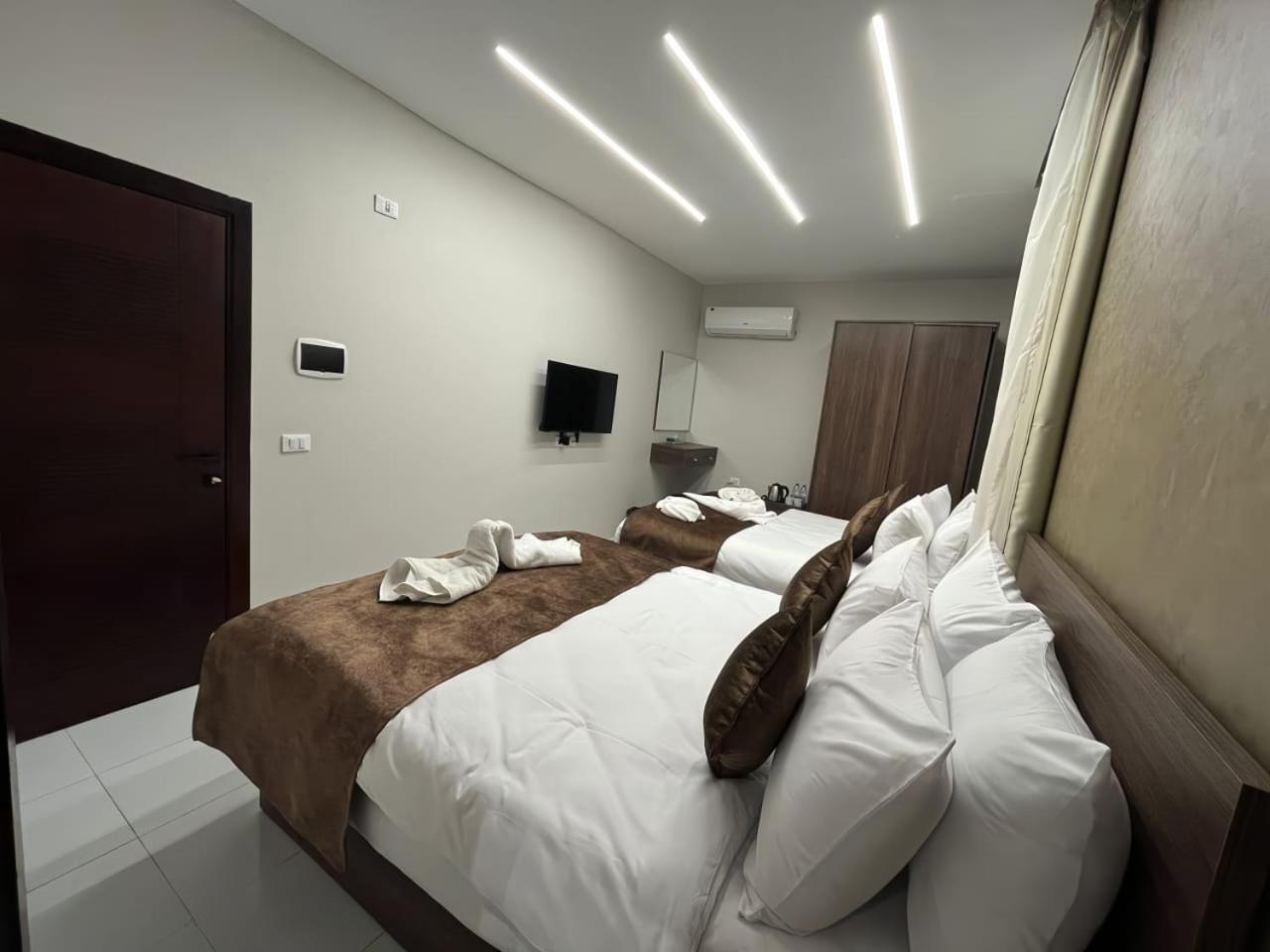 Tree Lounge Pyramids View Inn , Sphinx Giza Kafrat al Jabal Exterior photo